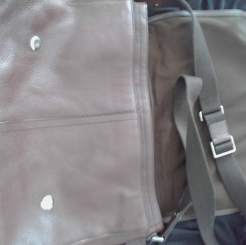 SADDLE  BAG  STYLE   COACH. - Picture 6 of 12